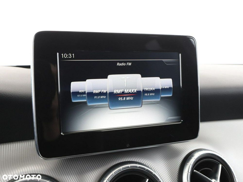 Mercedes-Benz CLA 180 Urban - 24