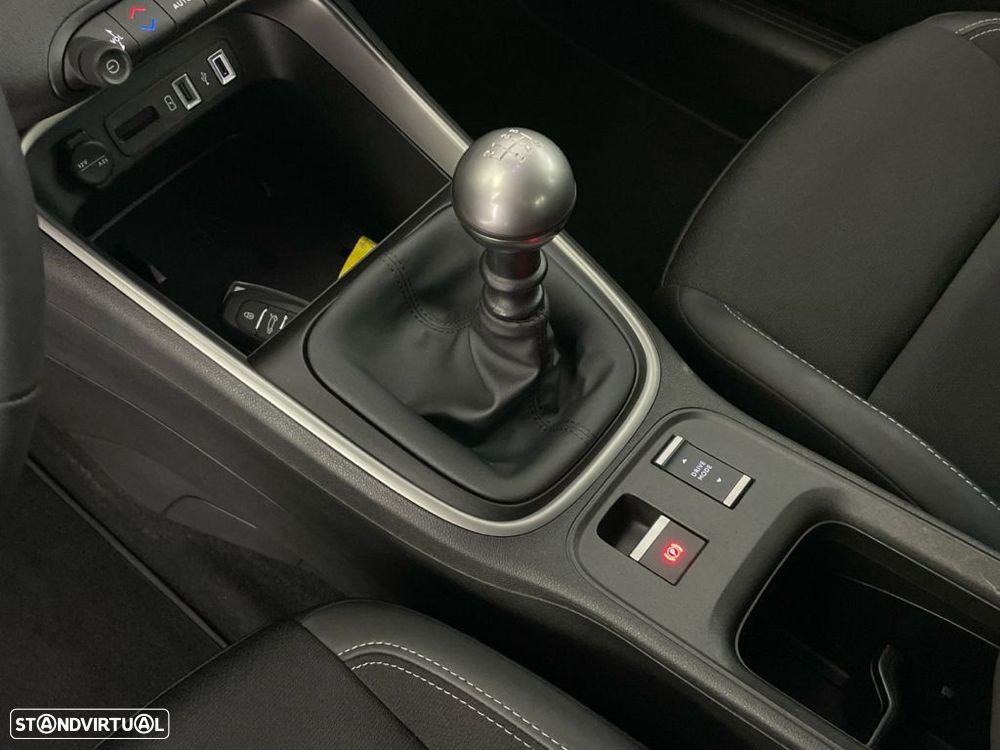 Jeep Avenger 1.2 GSE T3 Altitude - 21