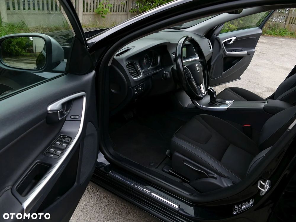 Volvo V60 D3 Momentum - 26
