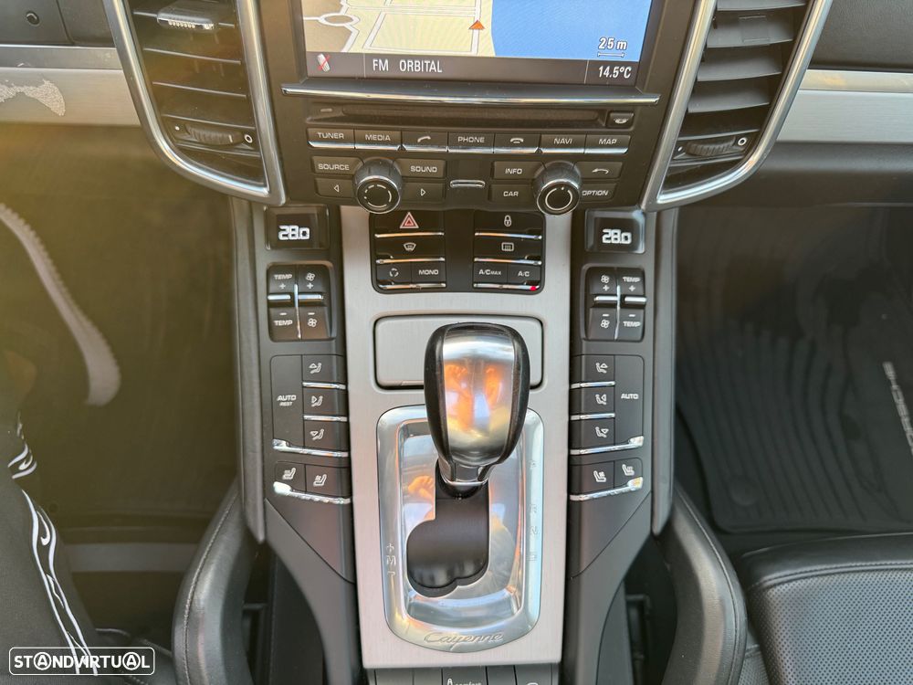 Porsche Cayenne S - 30
