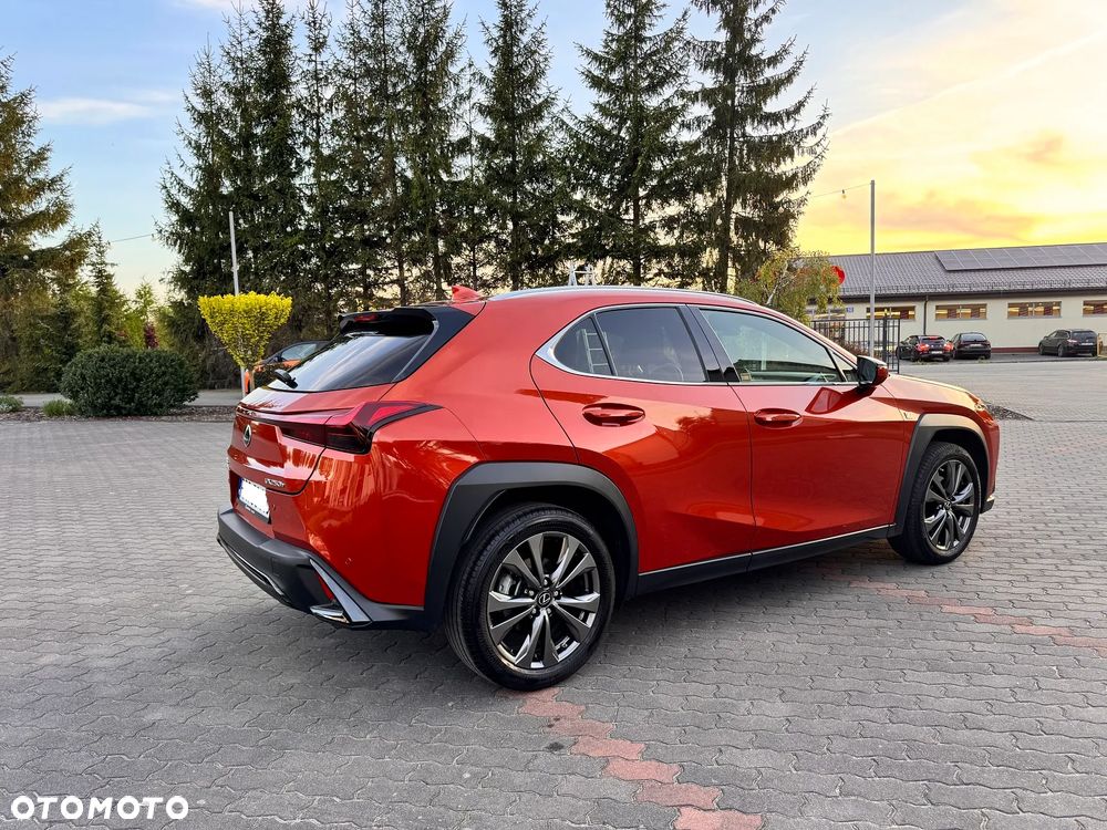 Lexus UX 250h F Sport 2WD - 4