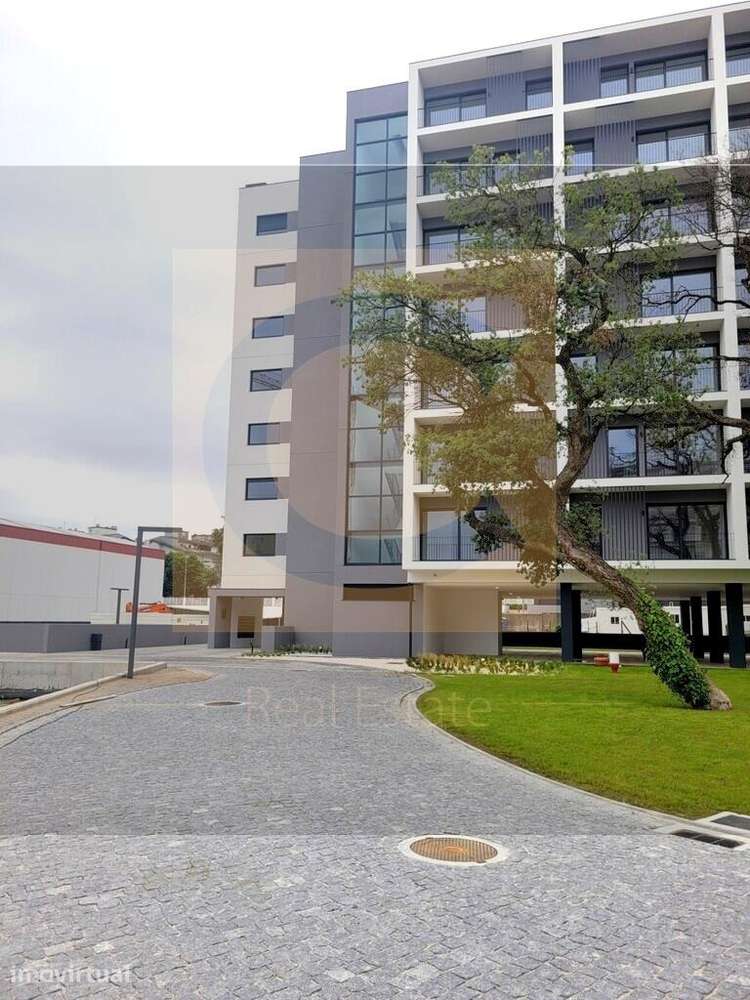 APARTAMENTO AO HOSPITAL DE S. JOÃO - Lugar de garagem e varanda - Grande imagem: 3/36