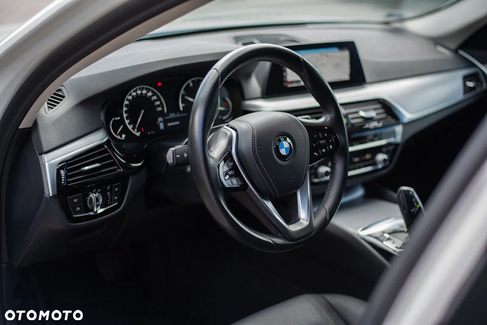 BMW Seria 5 520d xDrive - 14