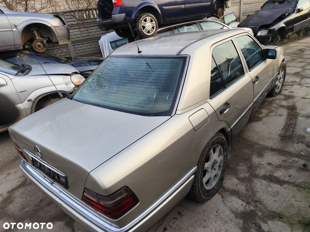 mercedes w124 124 maska zderzak lampa grill błotnik drzwi zbiornik paliwa szyba lusterko klamka - 4