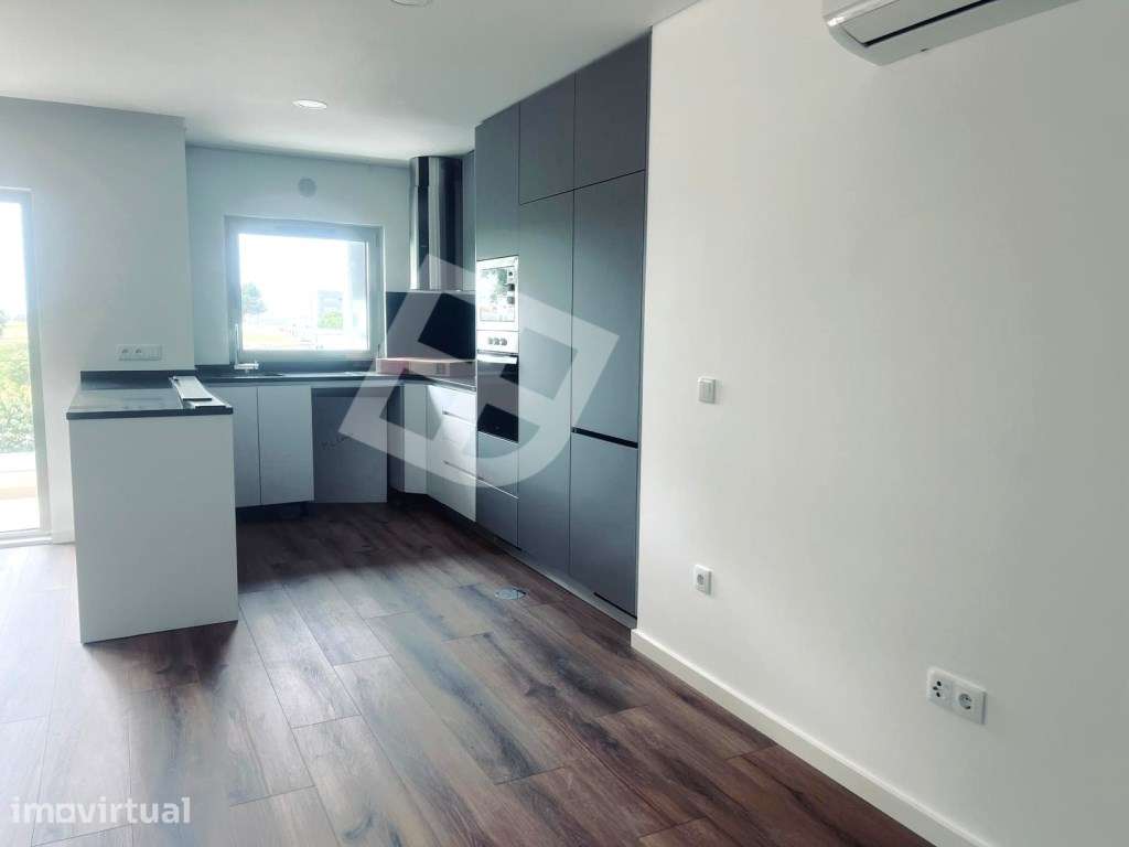 Apartamento T3 Duplex c/ Solários e Varandas - Centro de Aveiro - Grande imagem: 2/22