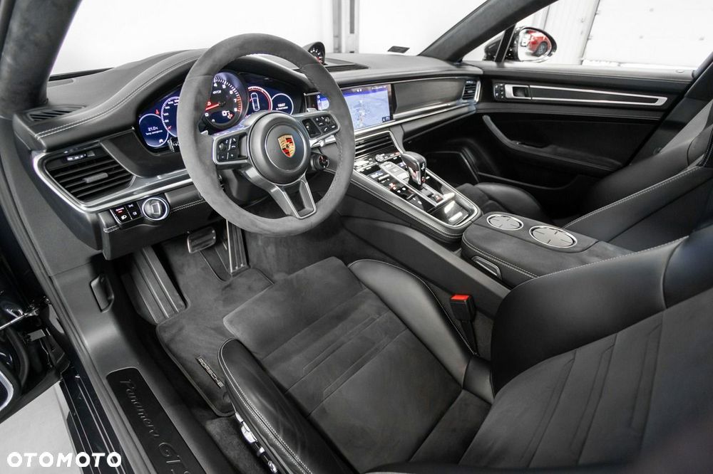 Porsche Panamera - 22
