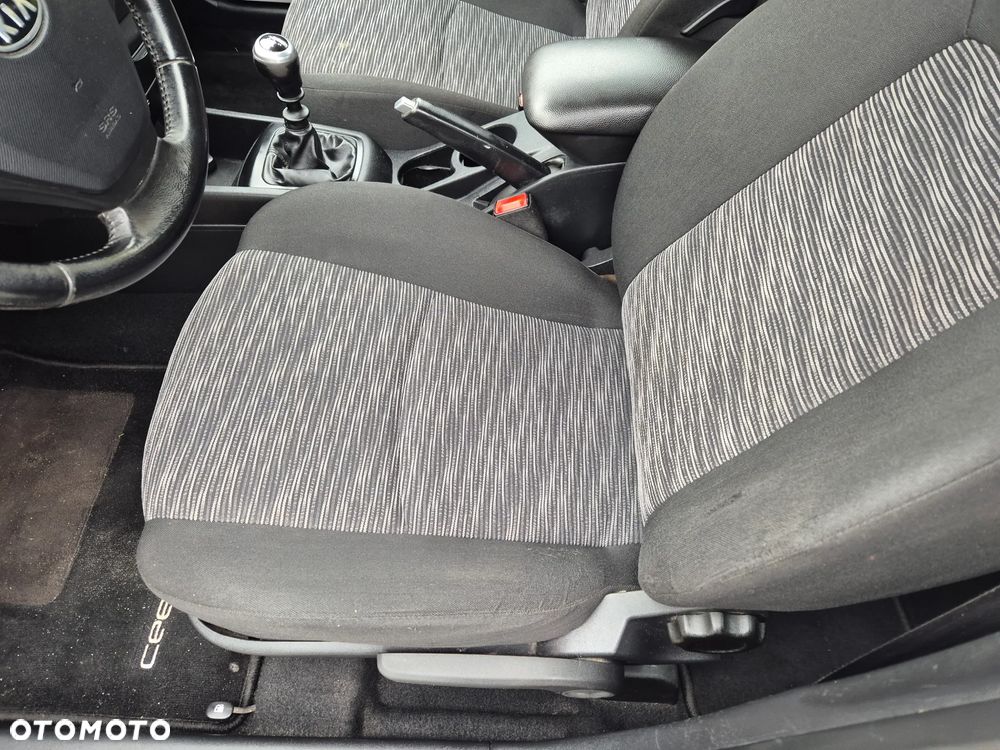 Kia Ceed - 16