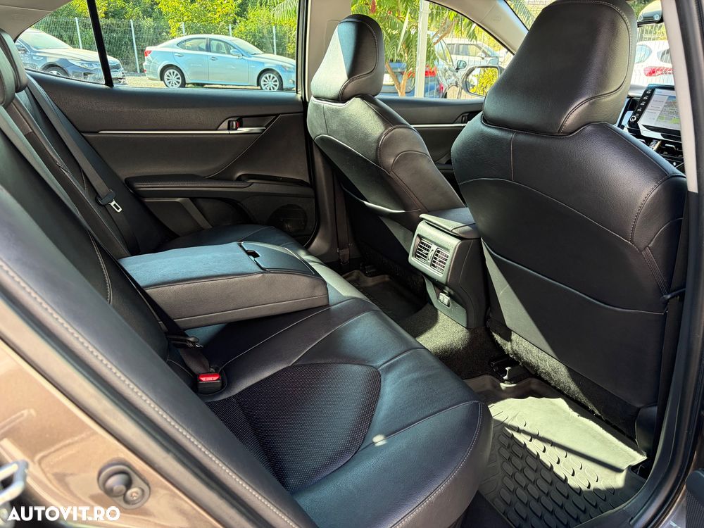 Toyota Camry 2.5 Exclusive - 32