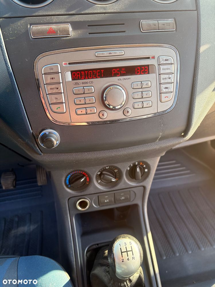 Ford Tourneo Connect - 8
