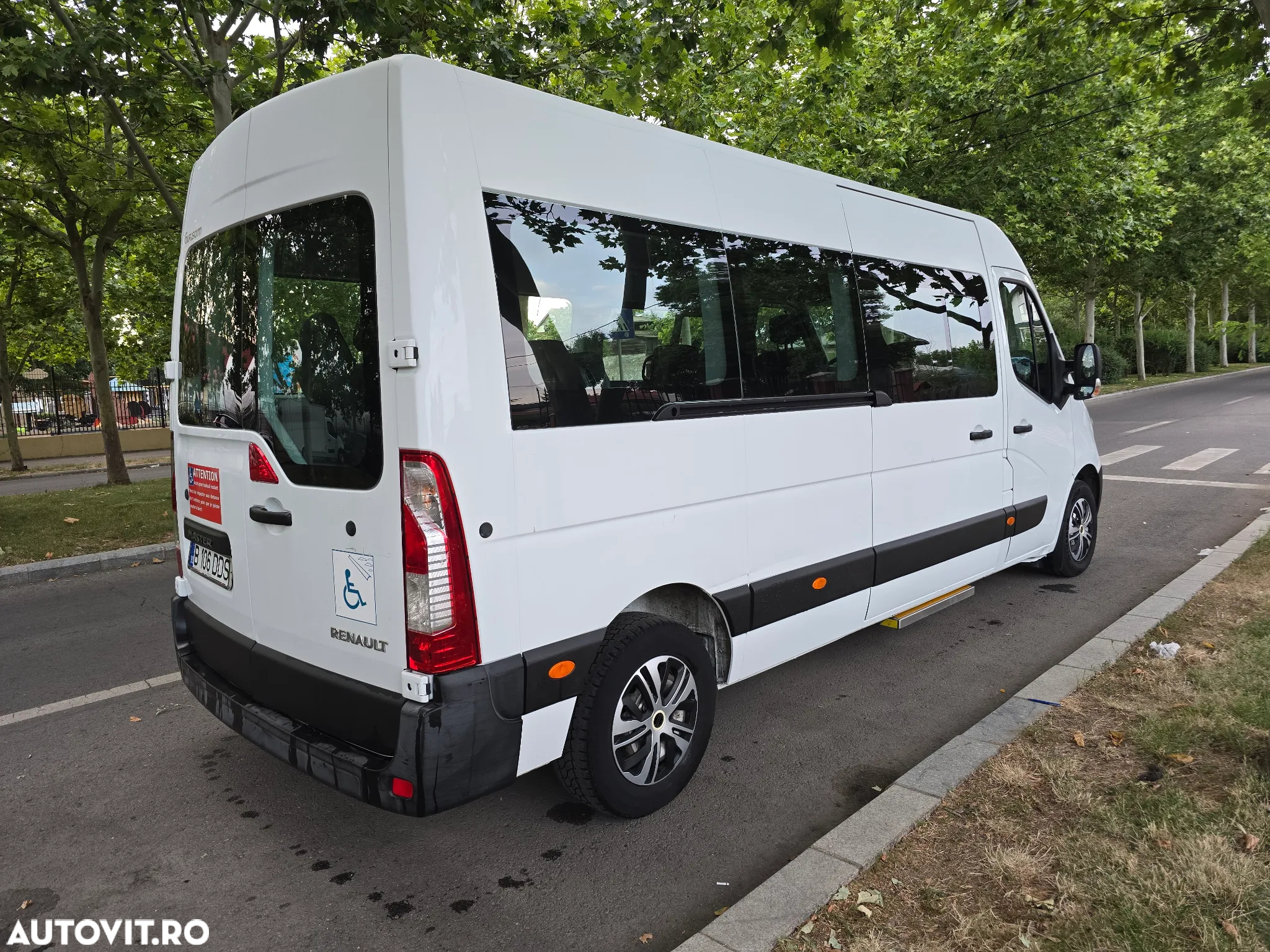 Renault Master 2.3 dCi 110 Combi 3,5t L2H2 8+1 locuri 4,7 m3 Confort - 11