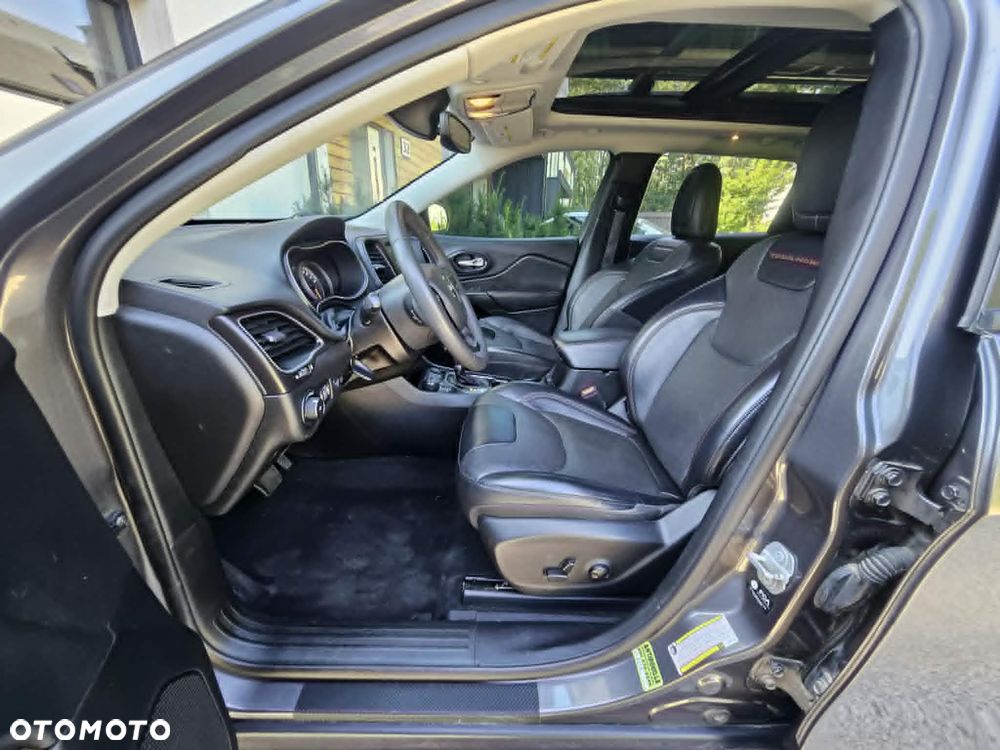 Jeep Cherokee - 14