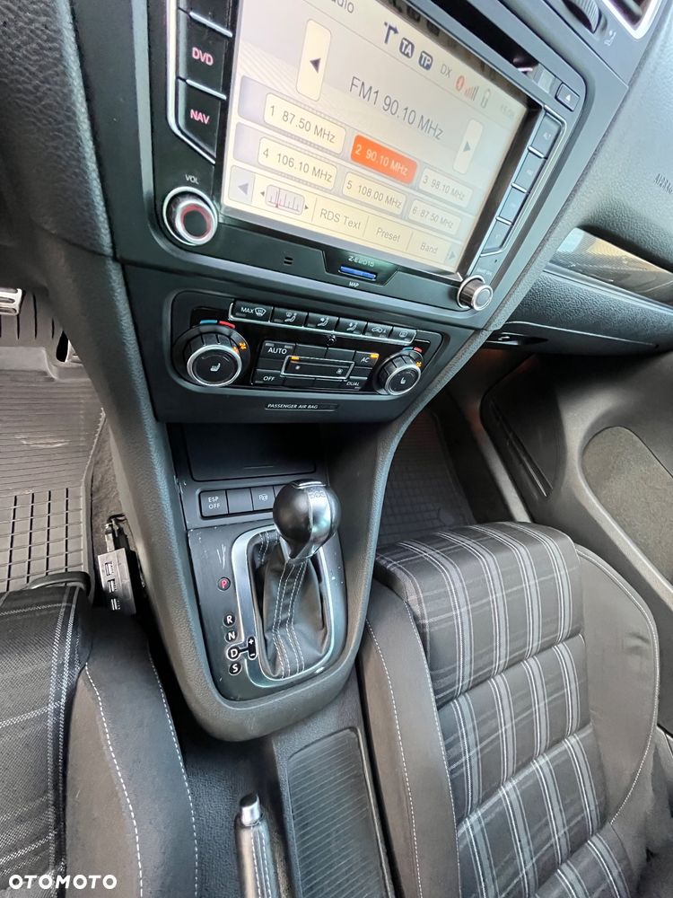 Volkswagen Golf - 34
