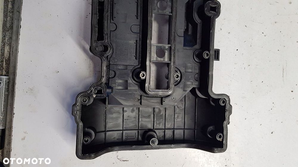 pokrywa zaworów Opel Adam Corsa 1.4 - 6