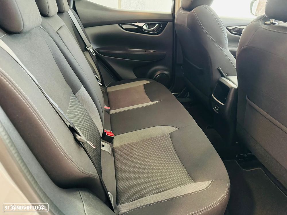 Nissan Qashqai 1.3 DIG-T N-Connecta LED+TT+SKY Xtronic - 24