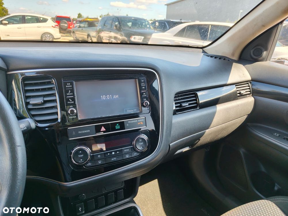 Mitsubishi Outlander - 12