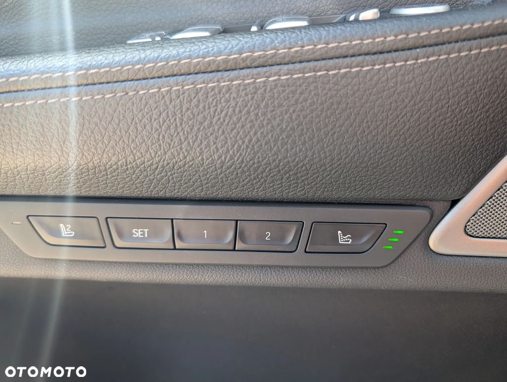 BMW Seria 7 740i - 22