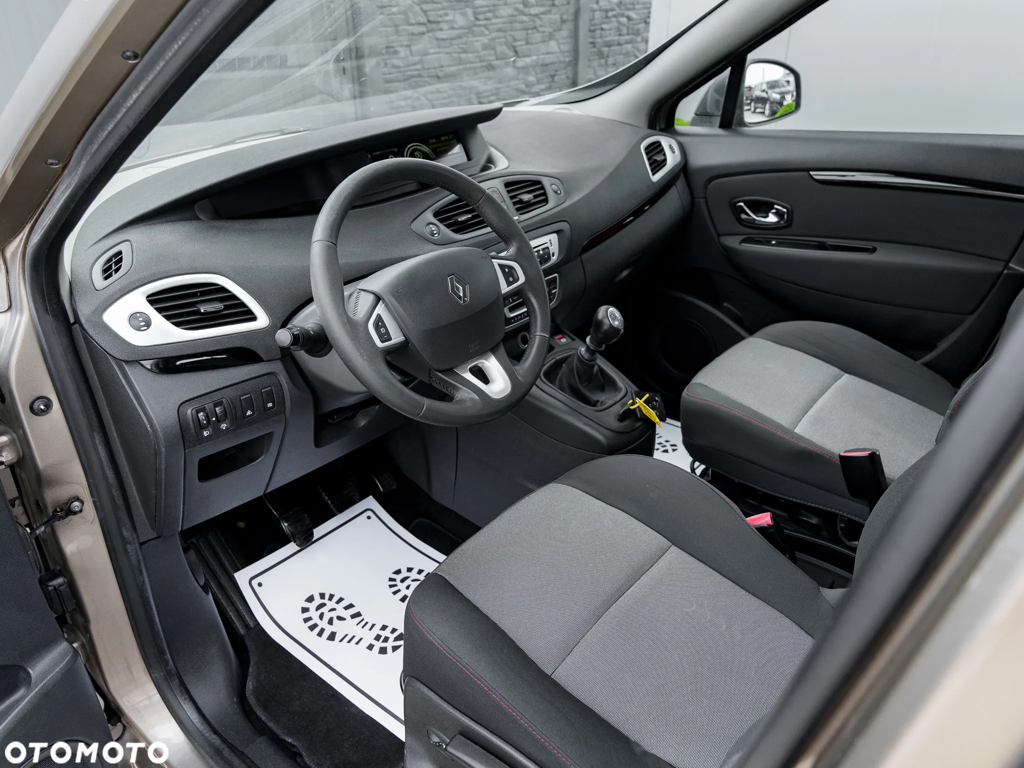 Renault Scenic 1.5 dCi Life - 16