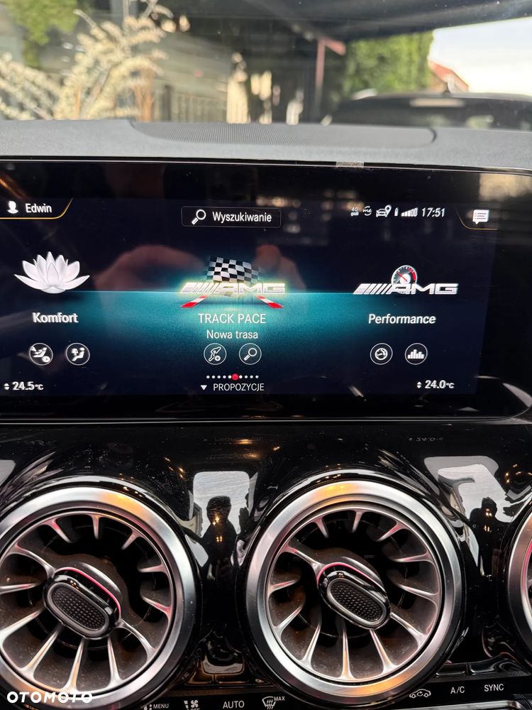 Mercedes-Benz GLA - 8