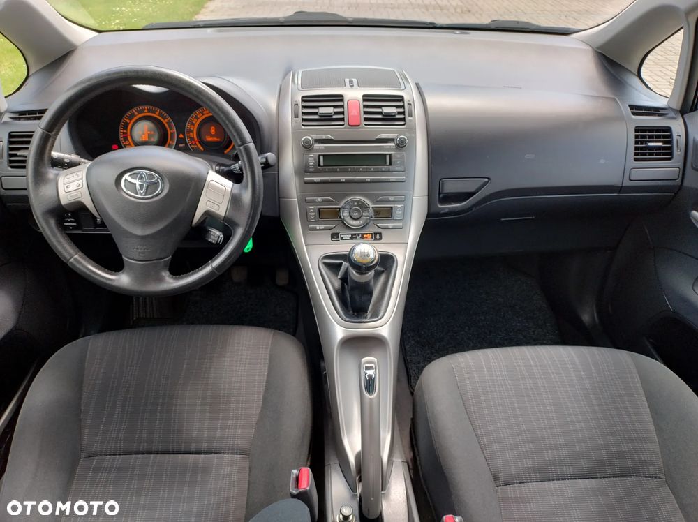 Toyota Auris 1.6 VVT-i Executive - 27