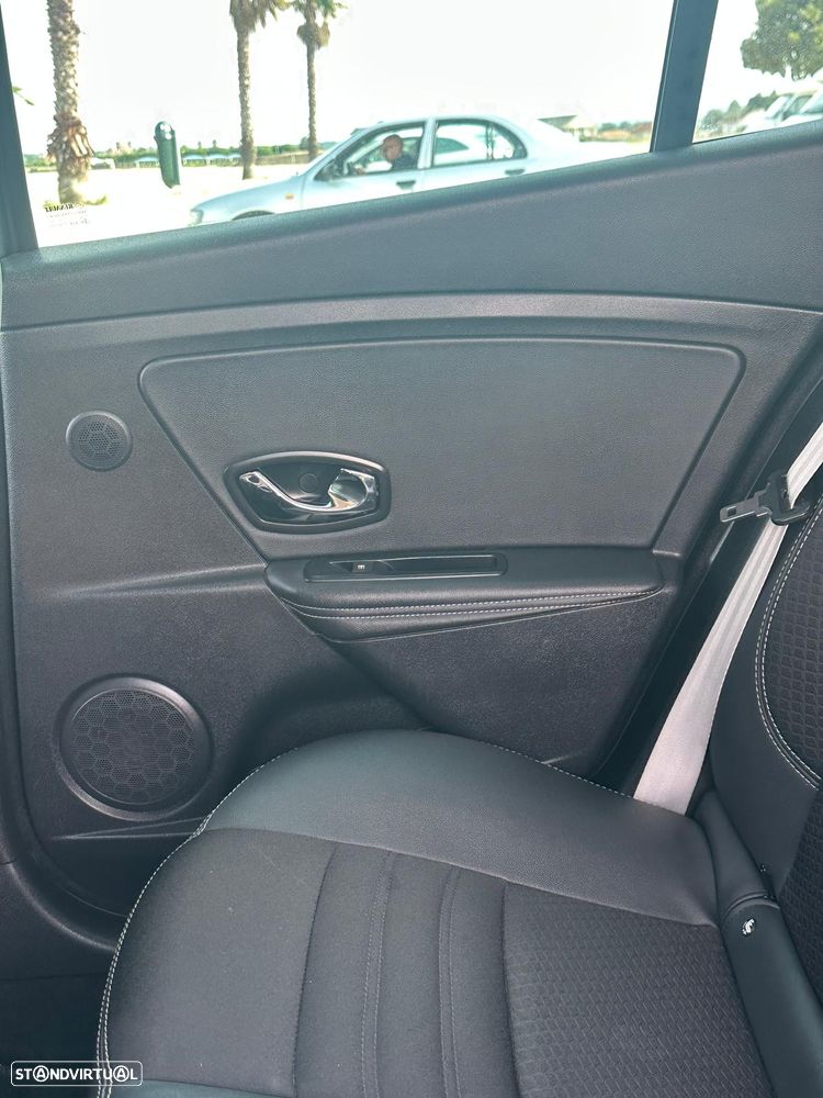 Renault Mégane 1.5 dCi Bose Edition - 11