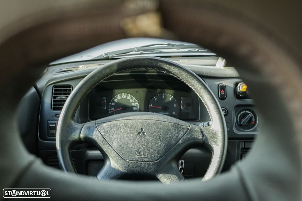 Mitsubishi Pajero Sport 2.5 TD GLS - 9