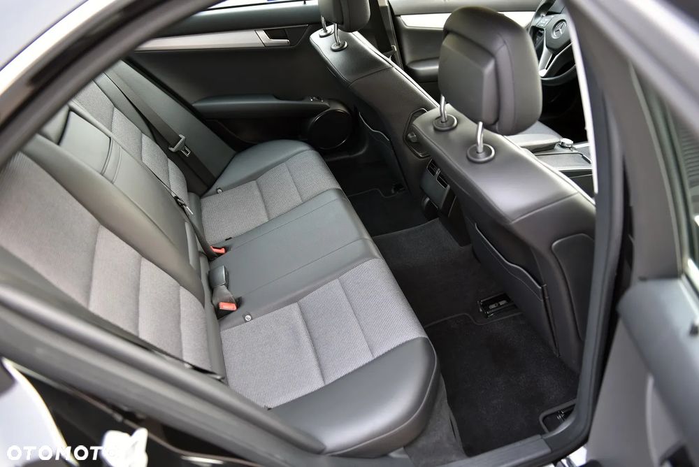 Mercedes-Benz Klasa C 180 BlueEFFICIENCY Avantgarde - 17