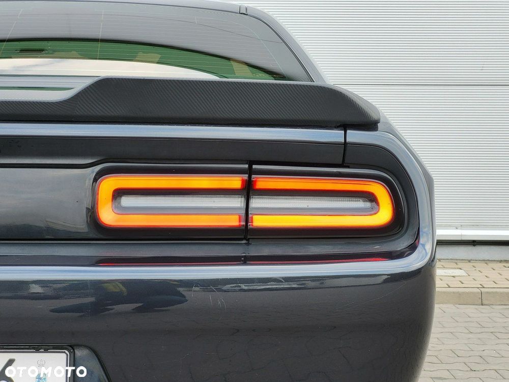 Dodge Challenger - 16