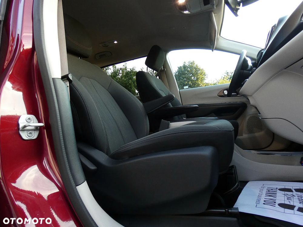 Chrysler Pacifica - 23