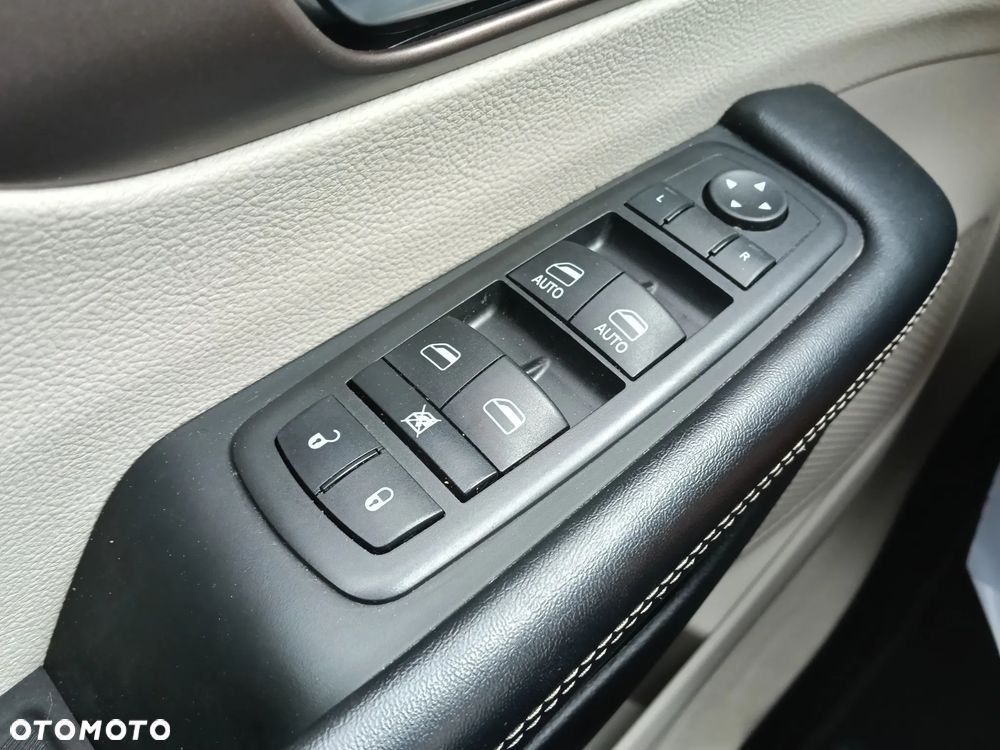 Chrysler Pacifica - 23