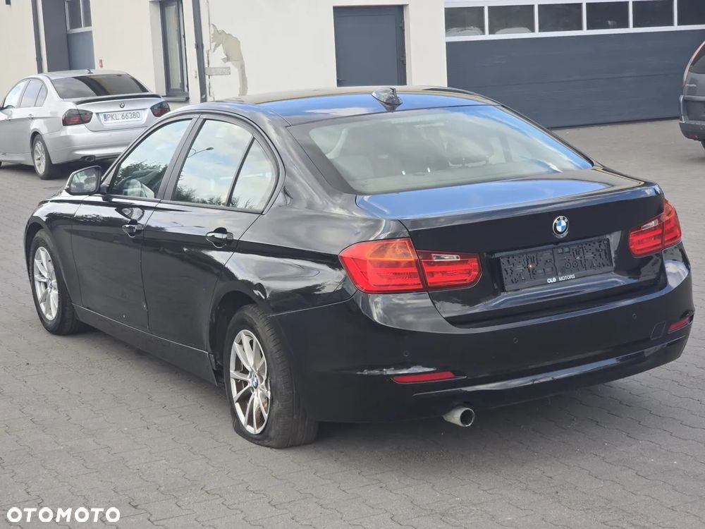 BMW Seria 3 318d - 15