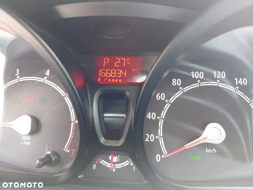 Ford Fiesta 1.4 Autom Champions Edition - 27