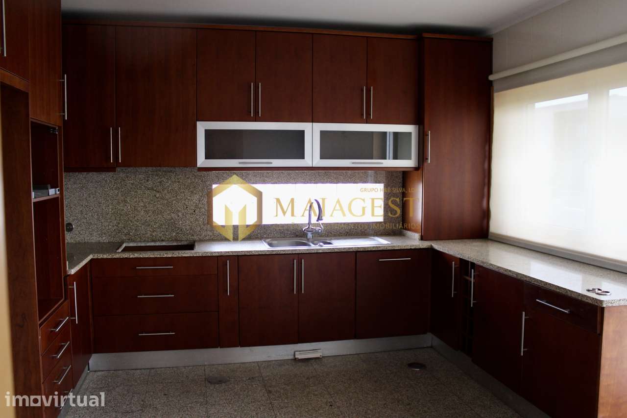 Moradia Geminada T3 com Potencial para T5 em Perosinho - Grande imagem: 2/43