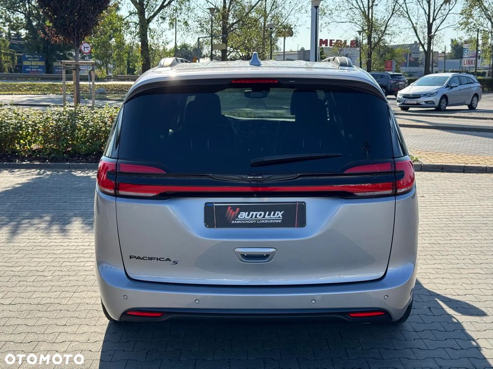 Chrysler Pacifica - 20