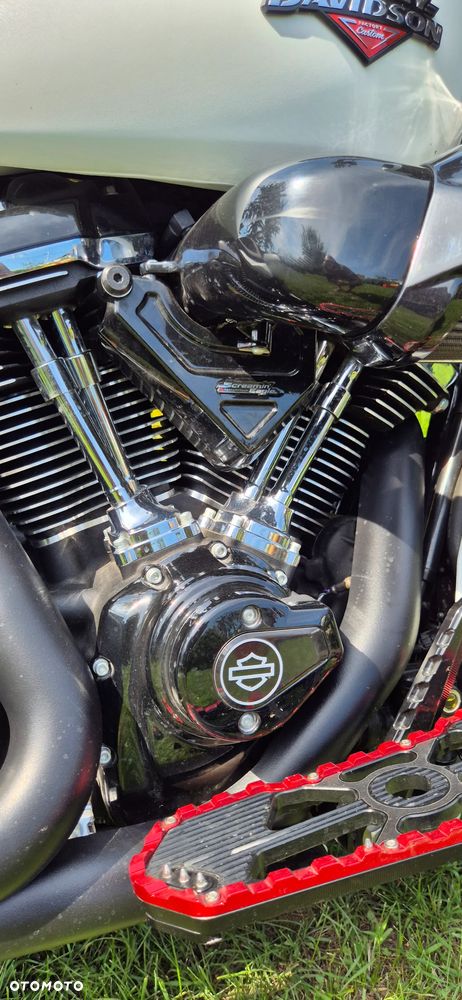 Harley-Davidson Touring Road Glide - 11