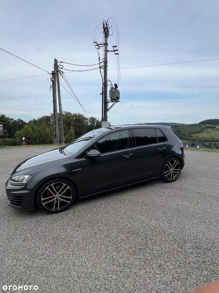 Volkswagen Golf - 8