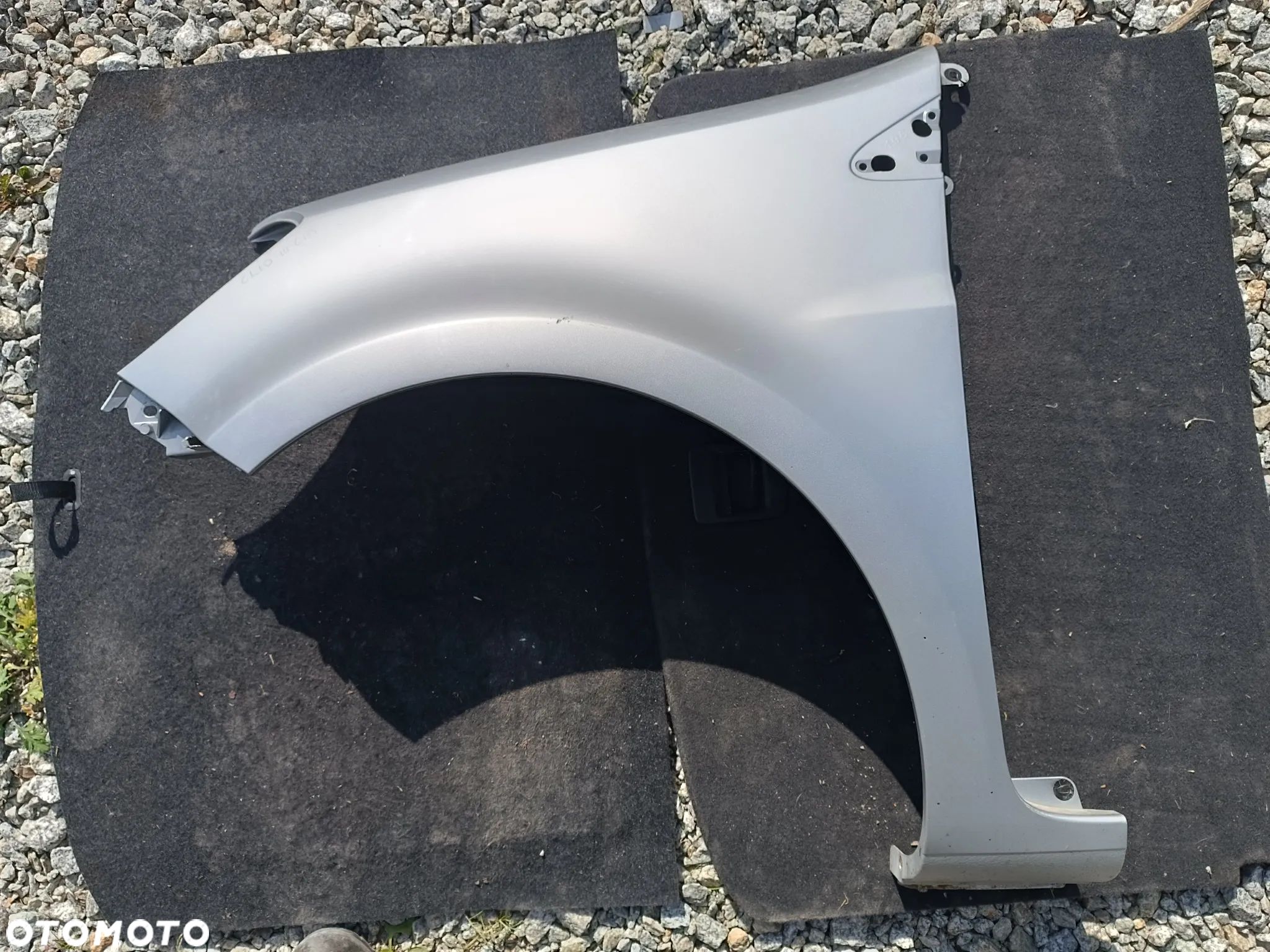 BŁOTNIK LEWY PRZÓD PRZEDNI RENAULT CLIO III LIFT 195 - 1