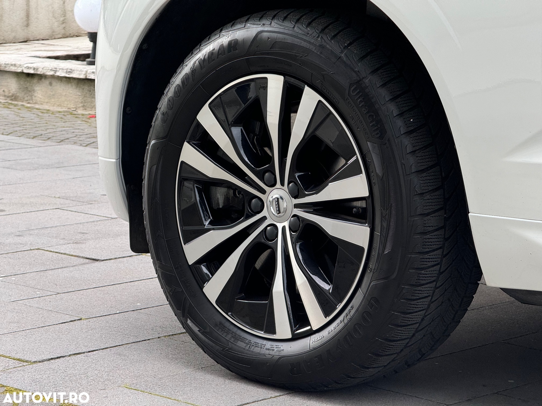 Volvo XC 60 B4 D AWD Geartronic Momentum - 21