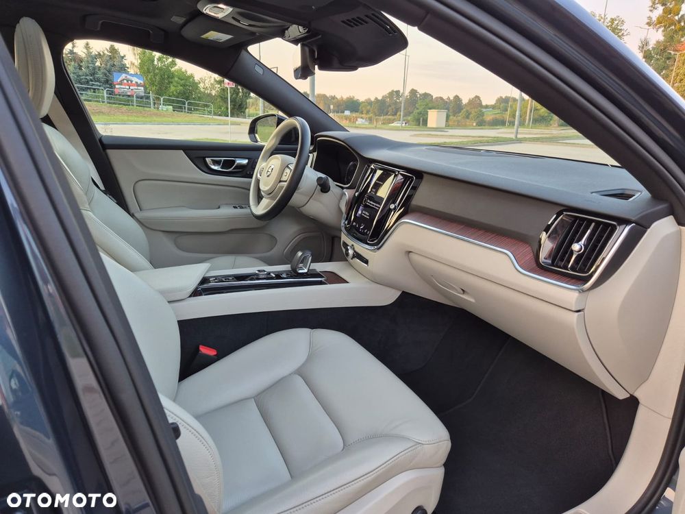 Volvo S60 B5 B AWD R-Design - 11