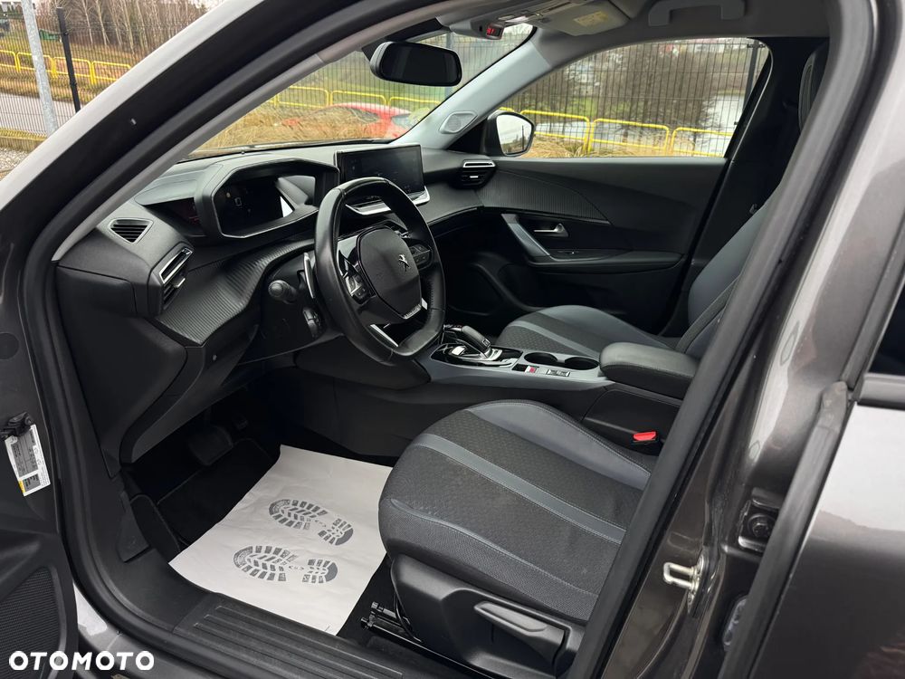 Peugeot 2008 - 12