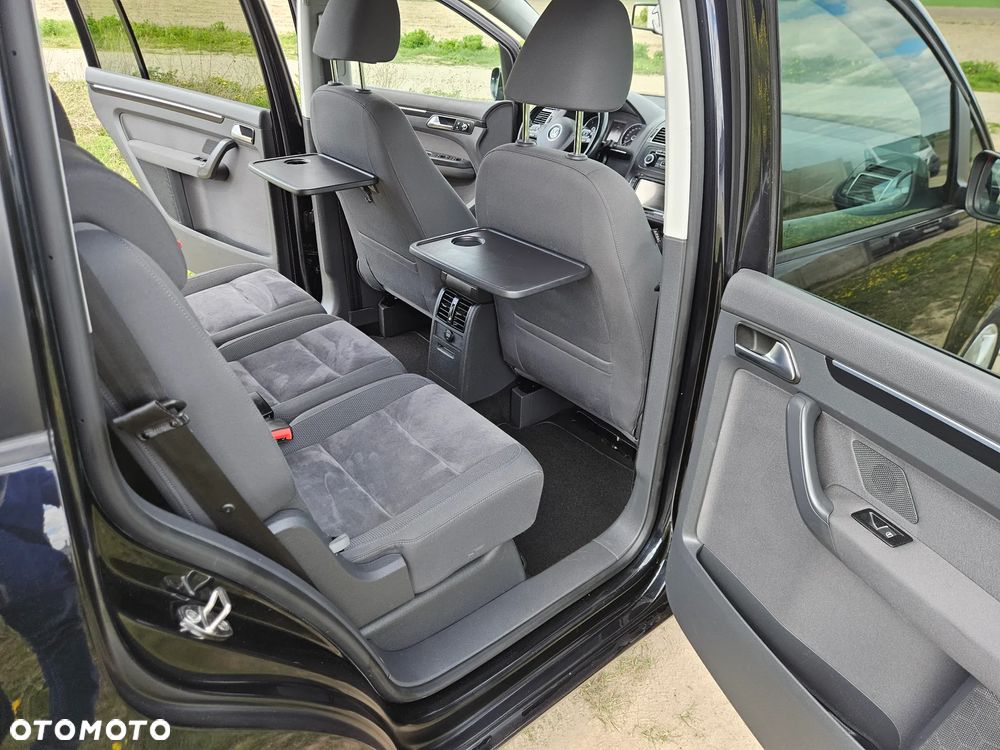 Volkswagen Touran 2.0 TDI DPF BlueMotion Technology Highline - 16