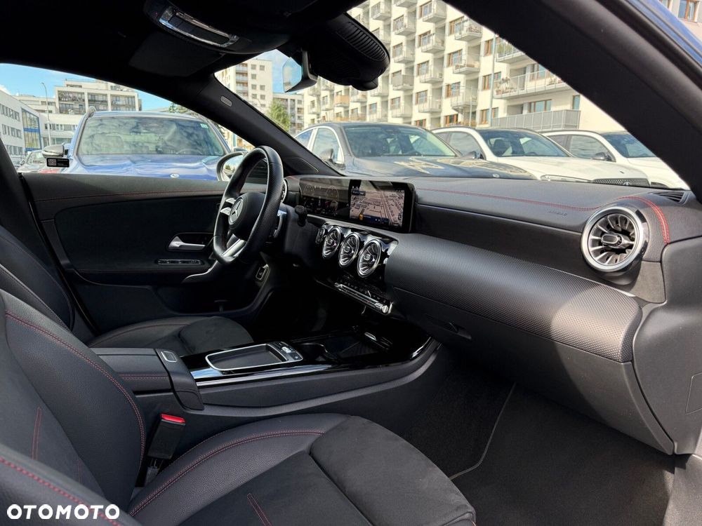 Mercedes-Benz CLA - 27