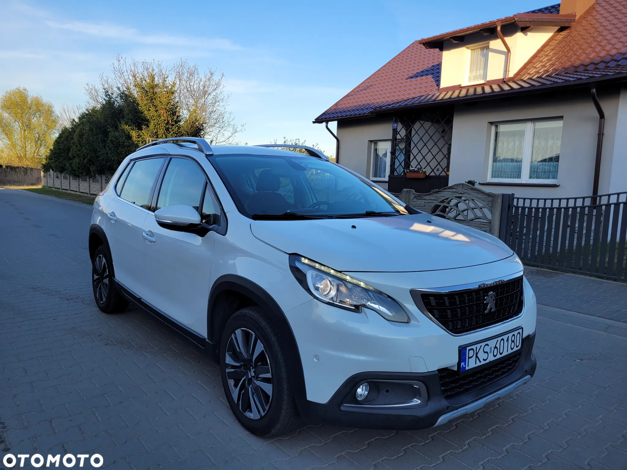 Peugeot 2008 1.2 Pure Tech Allure S&S - 2