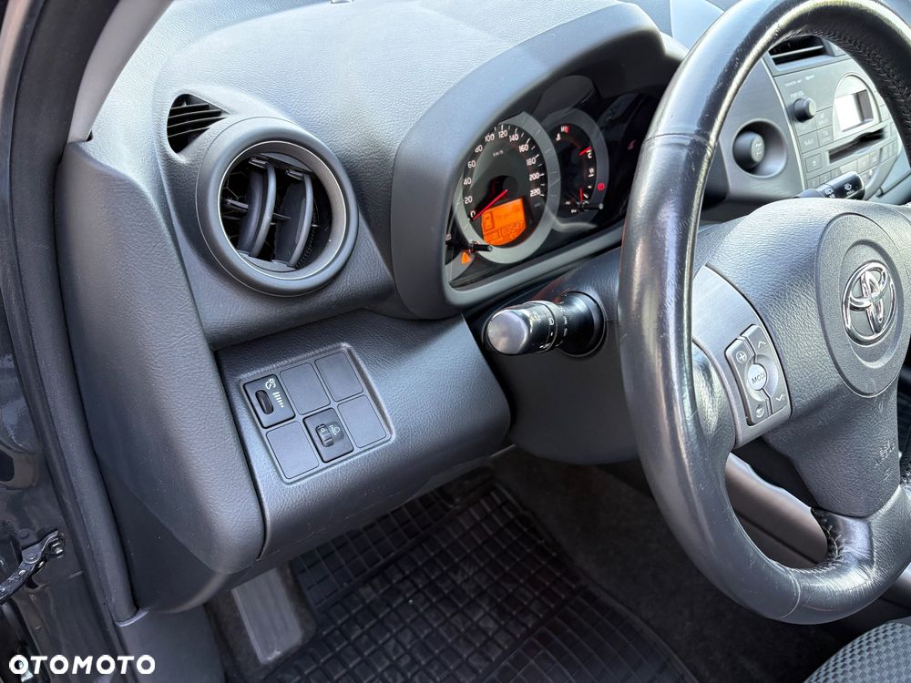 Toyota RAV4 - 22