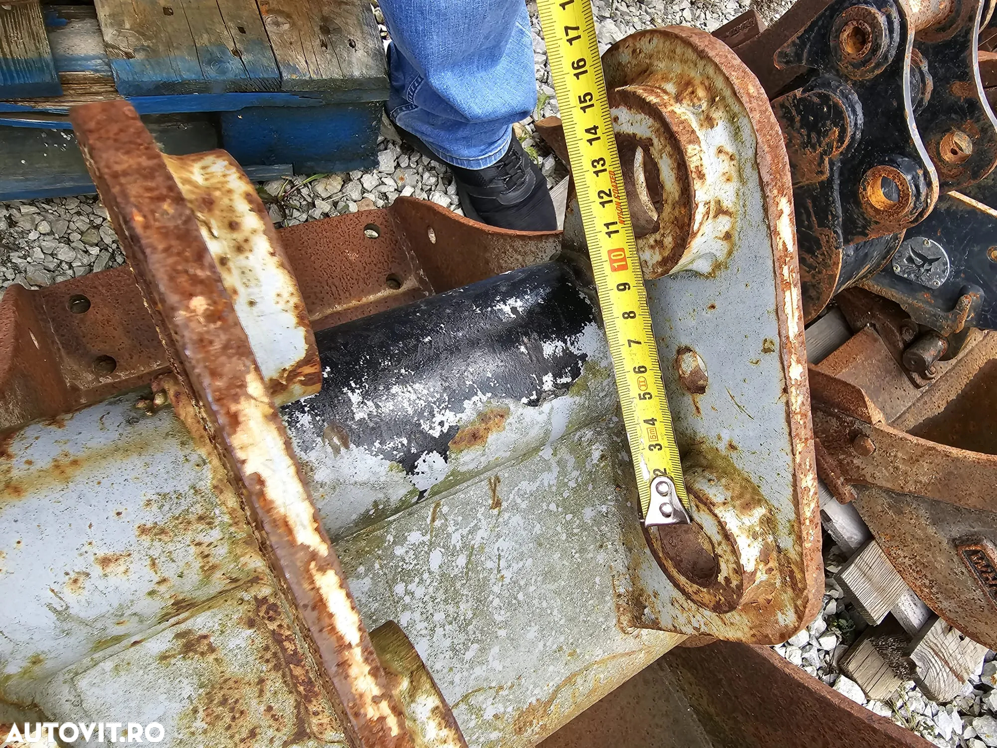 Cupa minixcavator de 2.5 Tone latime 300 mm - 2