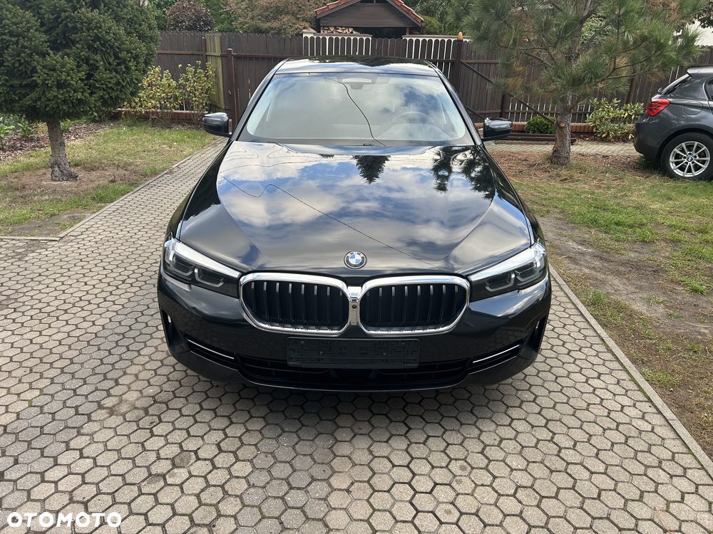 BMW Seria 5 520d Sport Line - 9