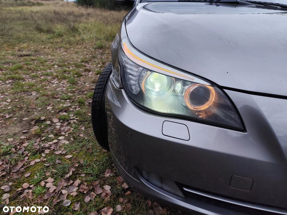 BMW Seria 5 525d xDrive - 15