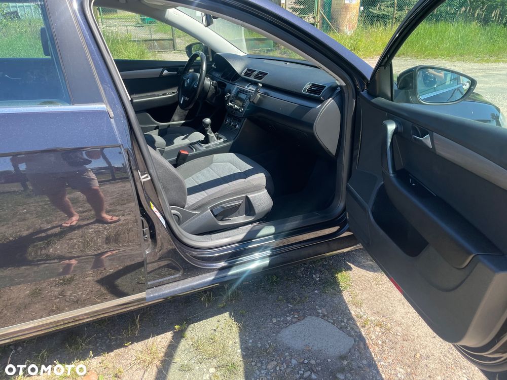 Volkswagen Passat 2.0 TDI DPF BlueMotion Technology Comfortline - 26