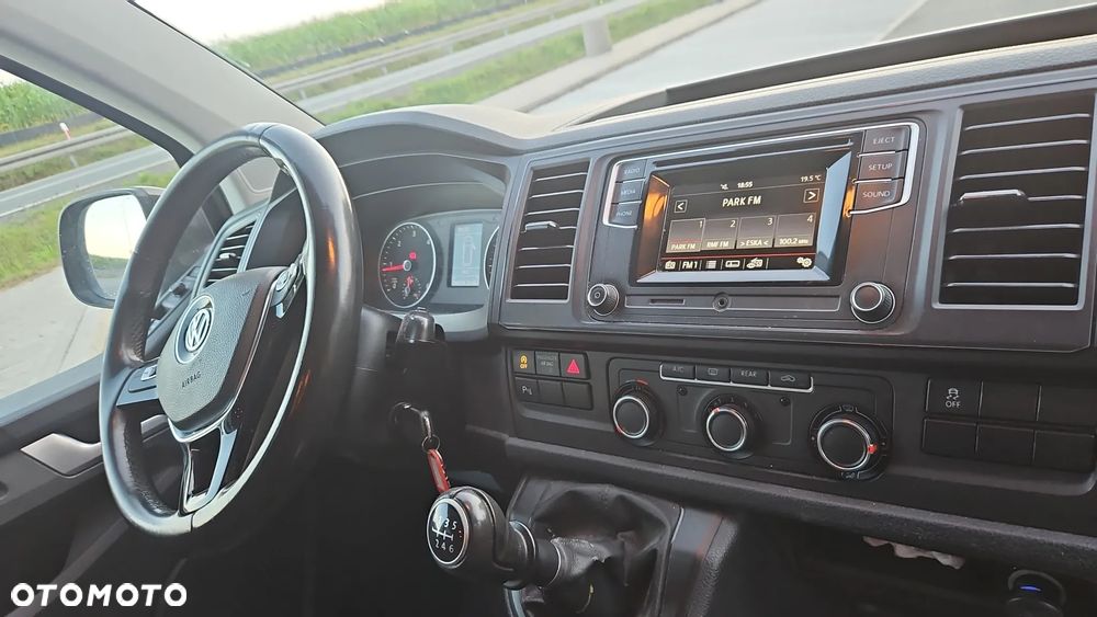 Volkswagen Caravelle - 12