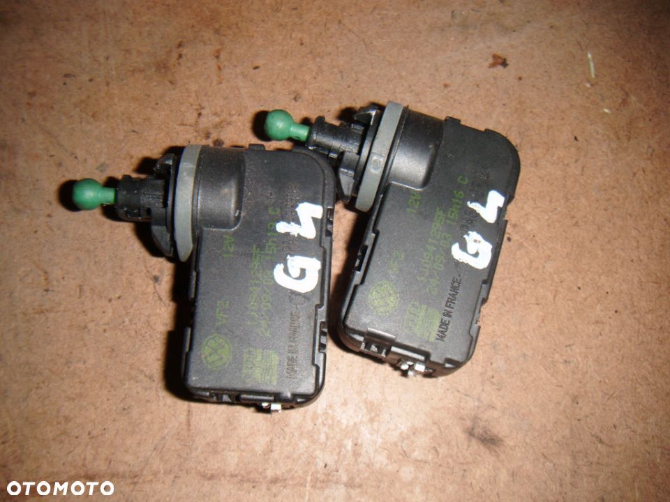 VW golf 4  vw bora silnik regulacji wysokości lampy przód - 1