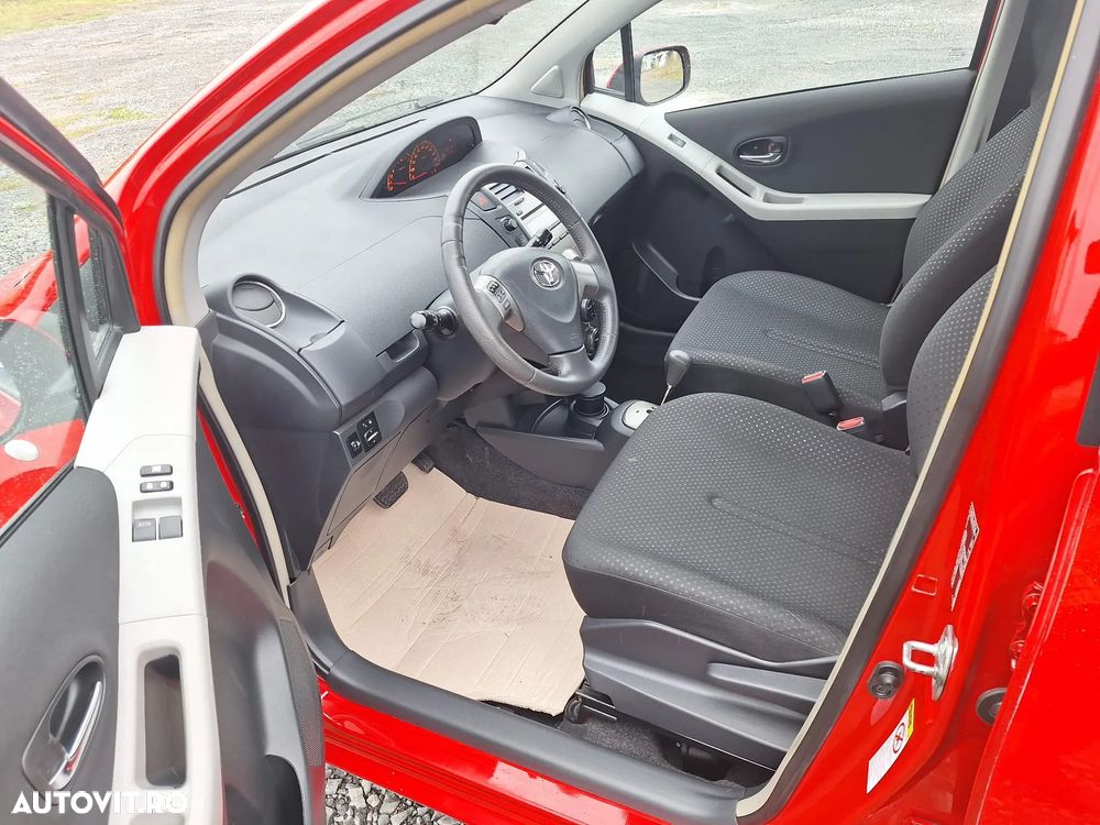 Toyota Yaris 1.3 VVT-i Multidrive S Luna - 6